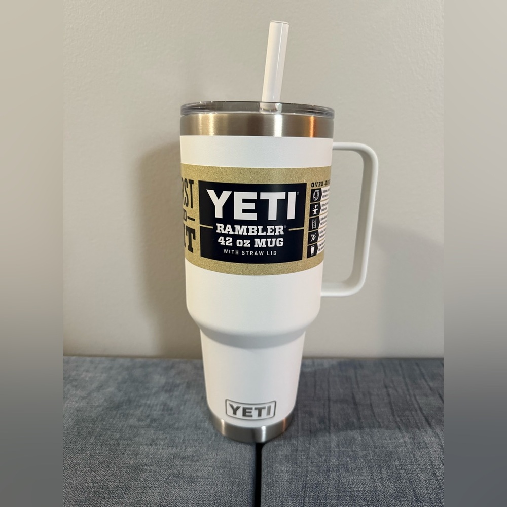 YETI Rambler 42 oz White Mug with Straw Lid